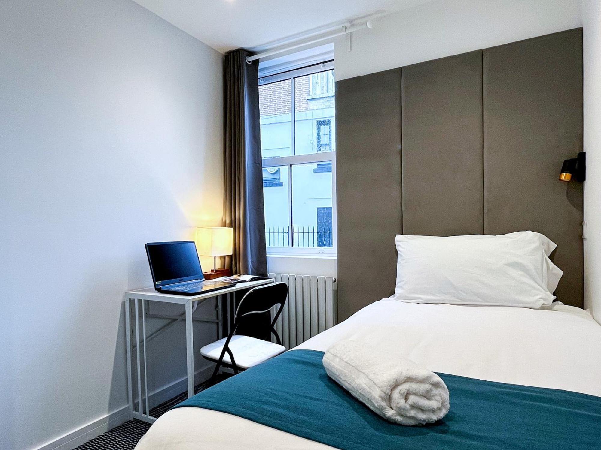 Atis The Park Inn Дувр Екстер'єр фото