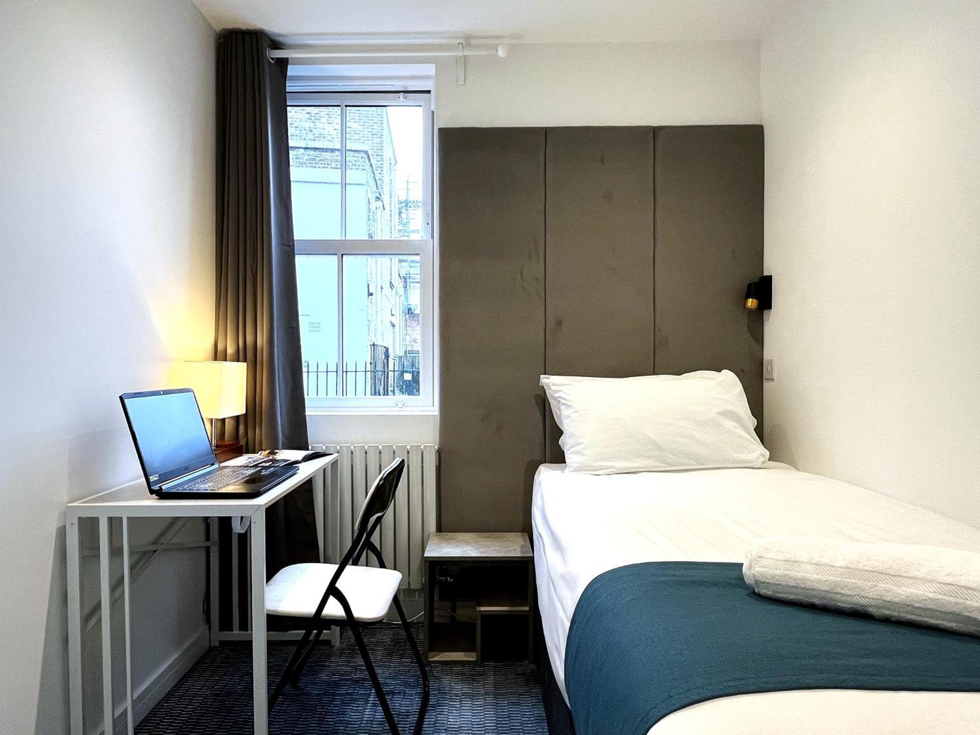 Atis The Park Inn Дувр Екстер'єр фото