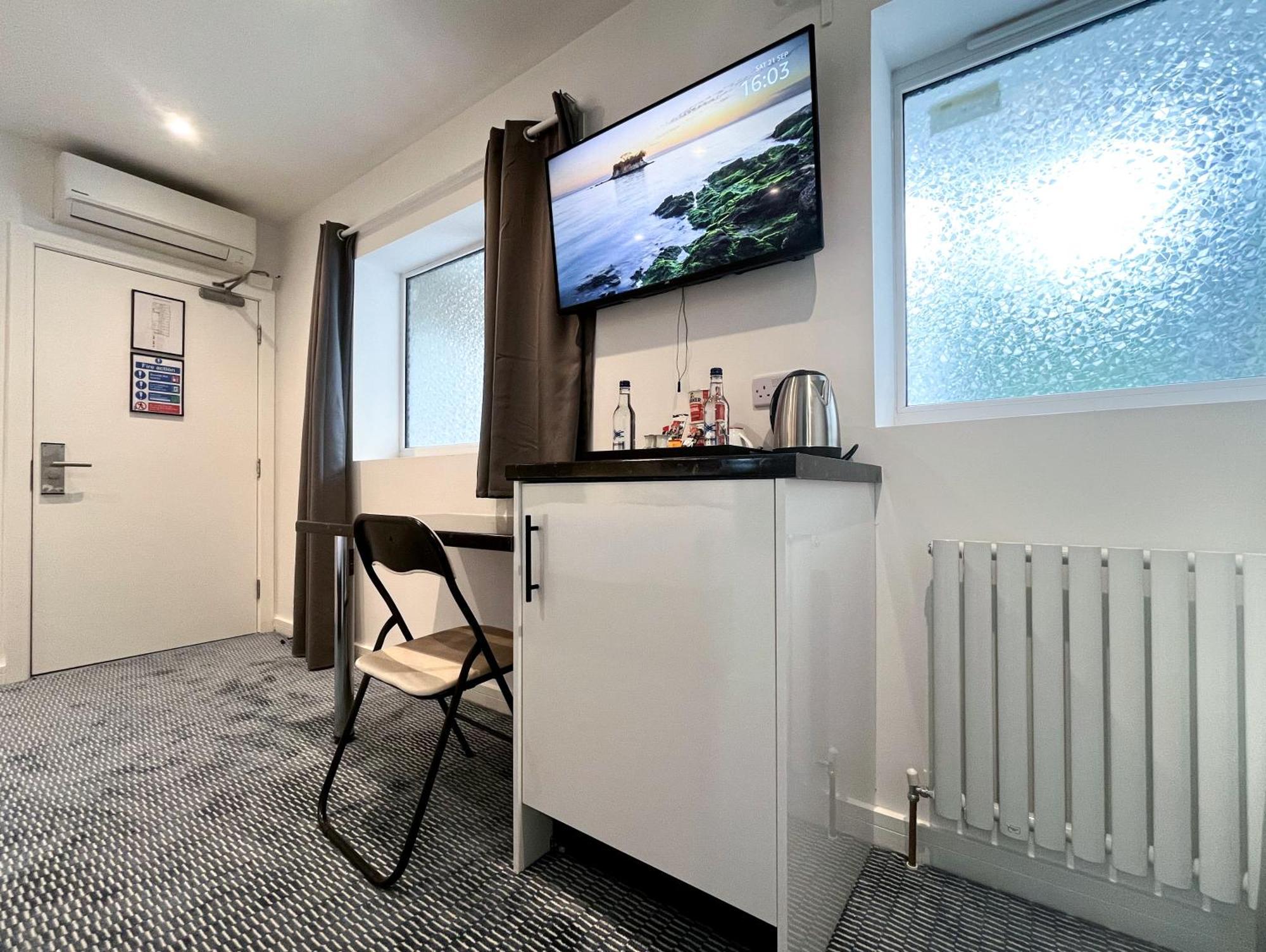 Atis The Park Inn Дувр Екстер'єр фото