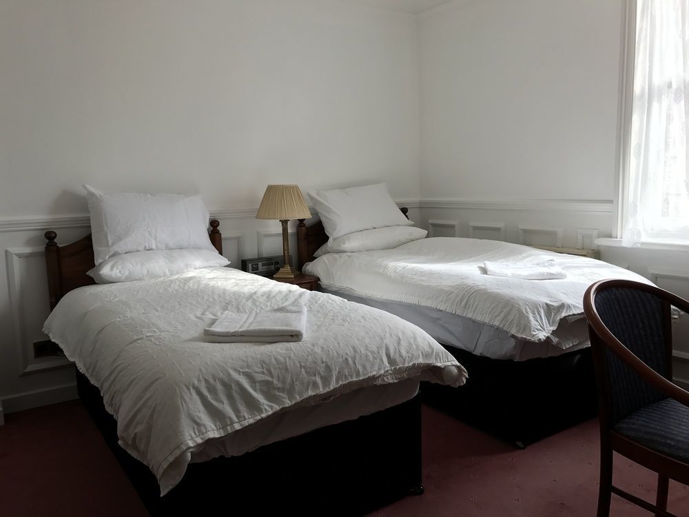 Atis The Park Inn Дувр Екстер'єр фото